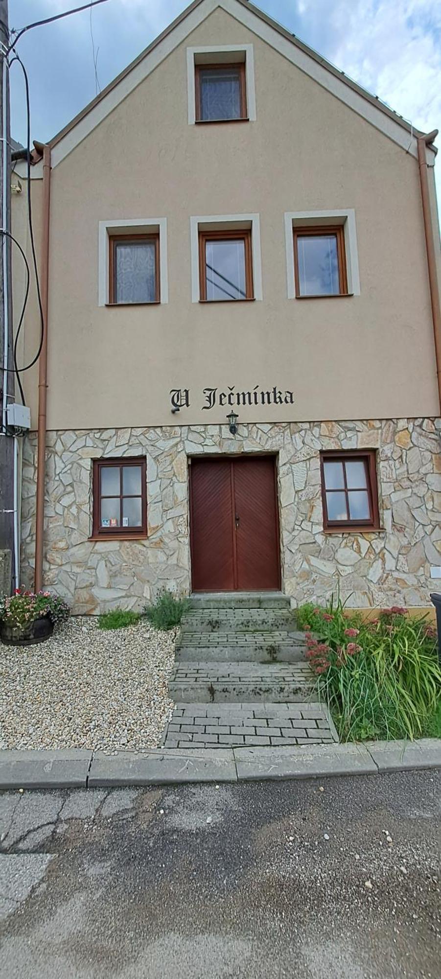 U Jecminka Villa Hlohovec Dış mekan fotoğraf